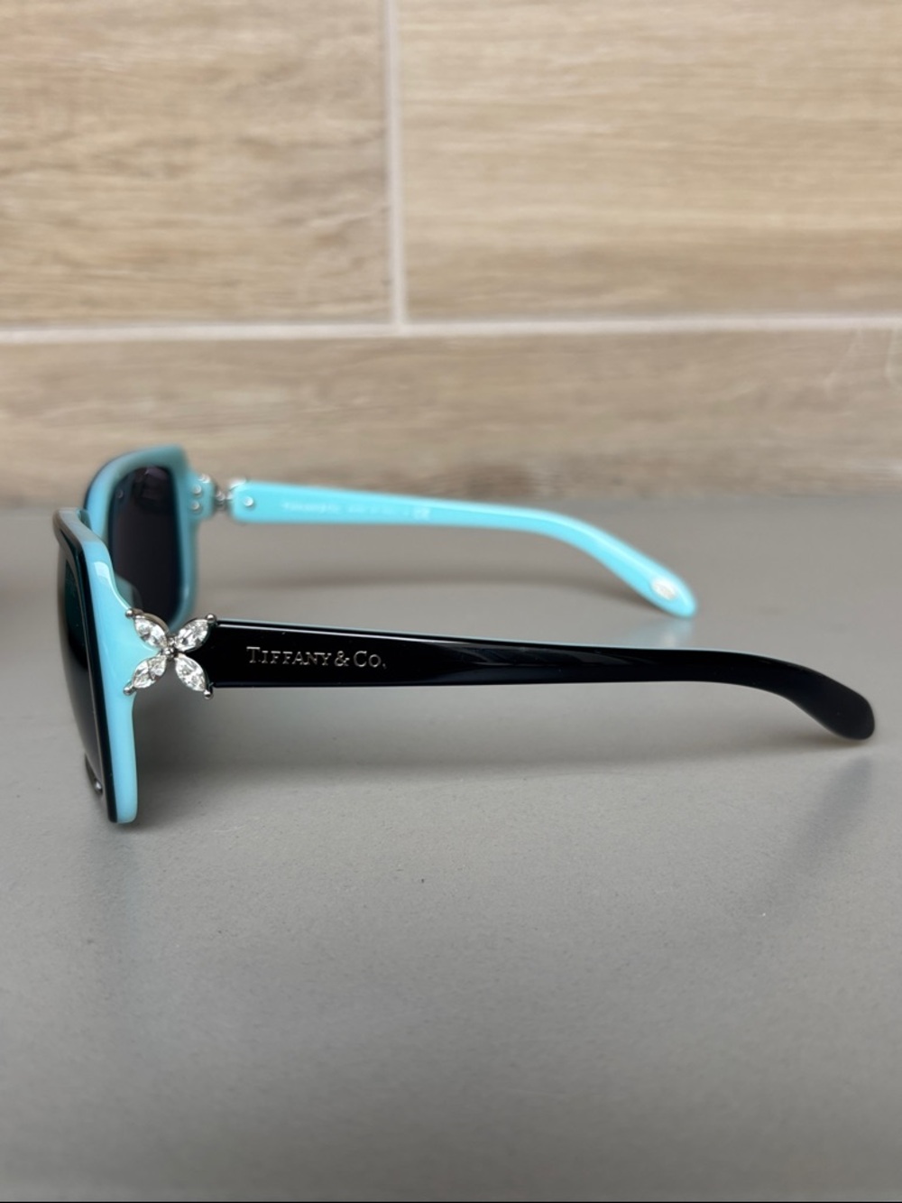 Authentic Tiffany & Co Sunglasses Rimmed in Signature Tiffany Blue Crystal Frame - Picture 5 of 16